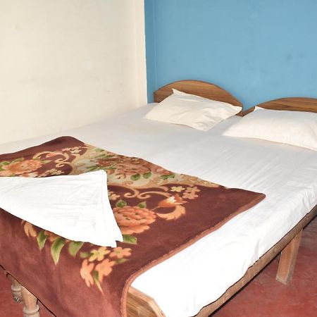 Om Rest House Hotel พาราณสี ภายนอก รูปภาพ